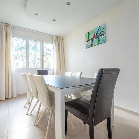 Spacious 3br Canal Saint Martin