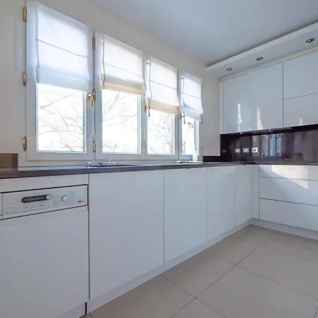 Spacious 3br Canal Saint Martin